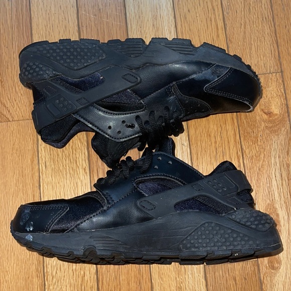 NIKE HUARACHES SIZE 6.5 Woman’s - Picture 1 of 4